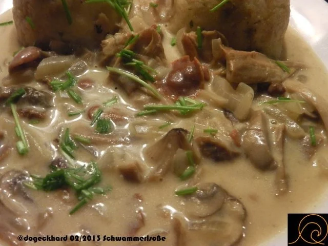 Rezept: 1Topfgericht: Erikas Tejfölös Gombásgulyás , Schwammerlgulasch Bild Nr. 2 1Topfgericht: Erikas Tejfölös Gombásgulyás , Schwammerlgulasch - Rezept - Bild Nr. 2