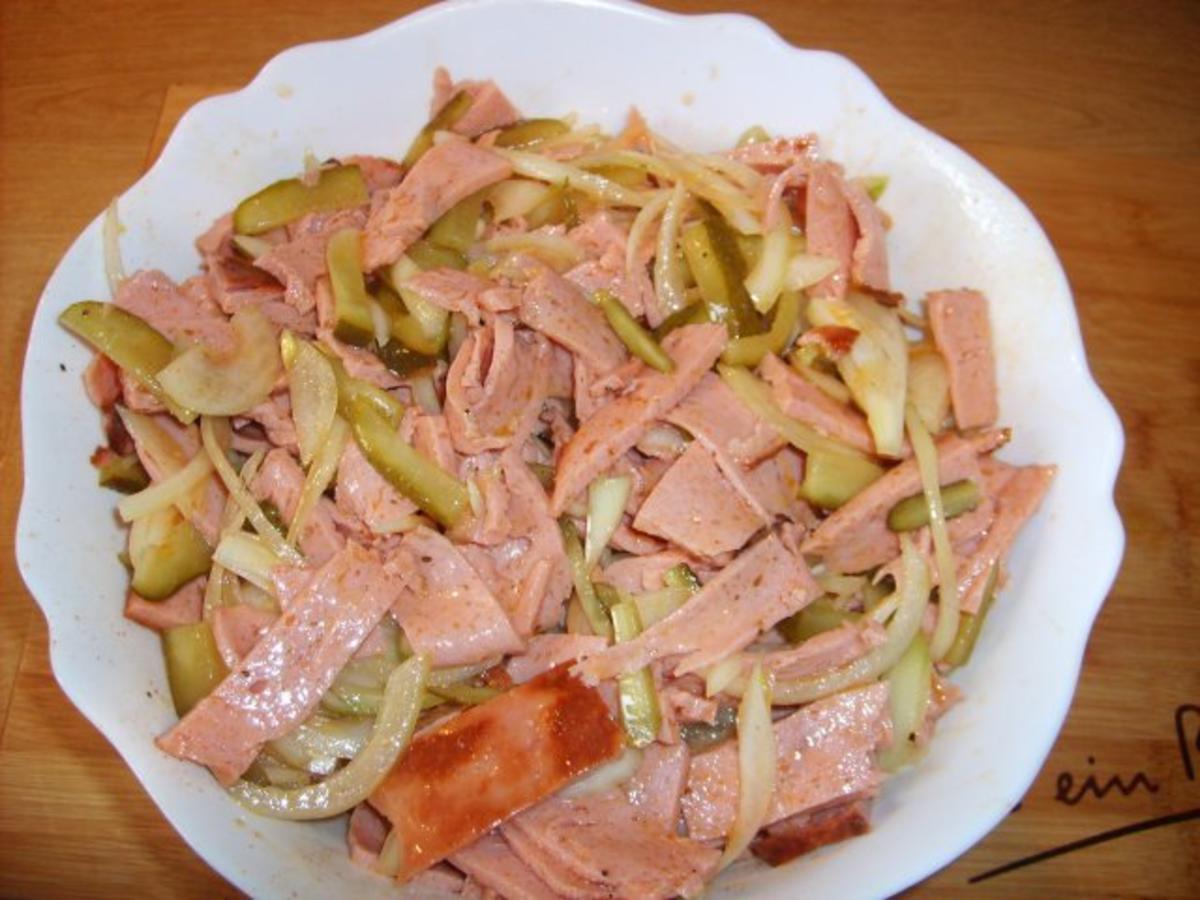 Wurstsalat aus Fleischkäse - Rezept