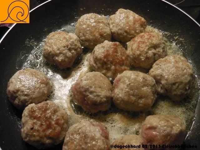 Rezept: Dänische Fleischbällchen in Currysoße - sydvestjyske kødboller Bild Nr. 9 Dänische Fleischbällchen in Currysoße - sydvestjyske kødboller - Rezept - Bild Nr. 9