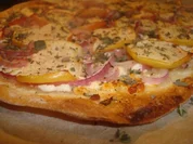Flammkuchen mit Apfel/Ziegenkäse-Topping - Rezept