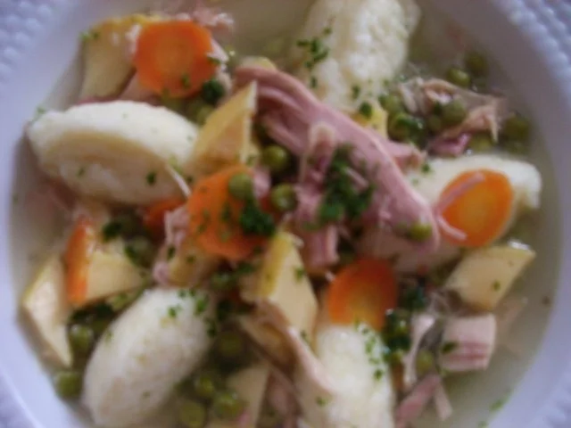 Hühnersuppe mit Eierstich und Grießnocken - Rezept - Bild Nr. 2