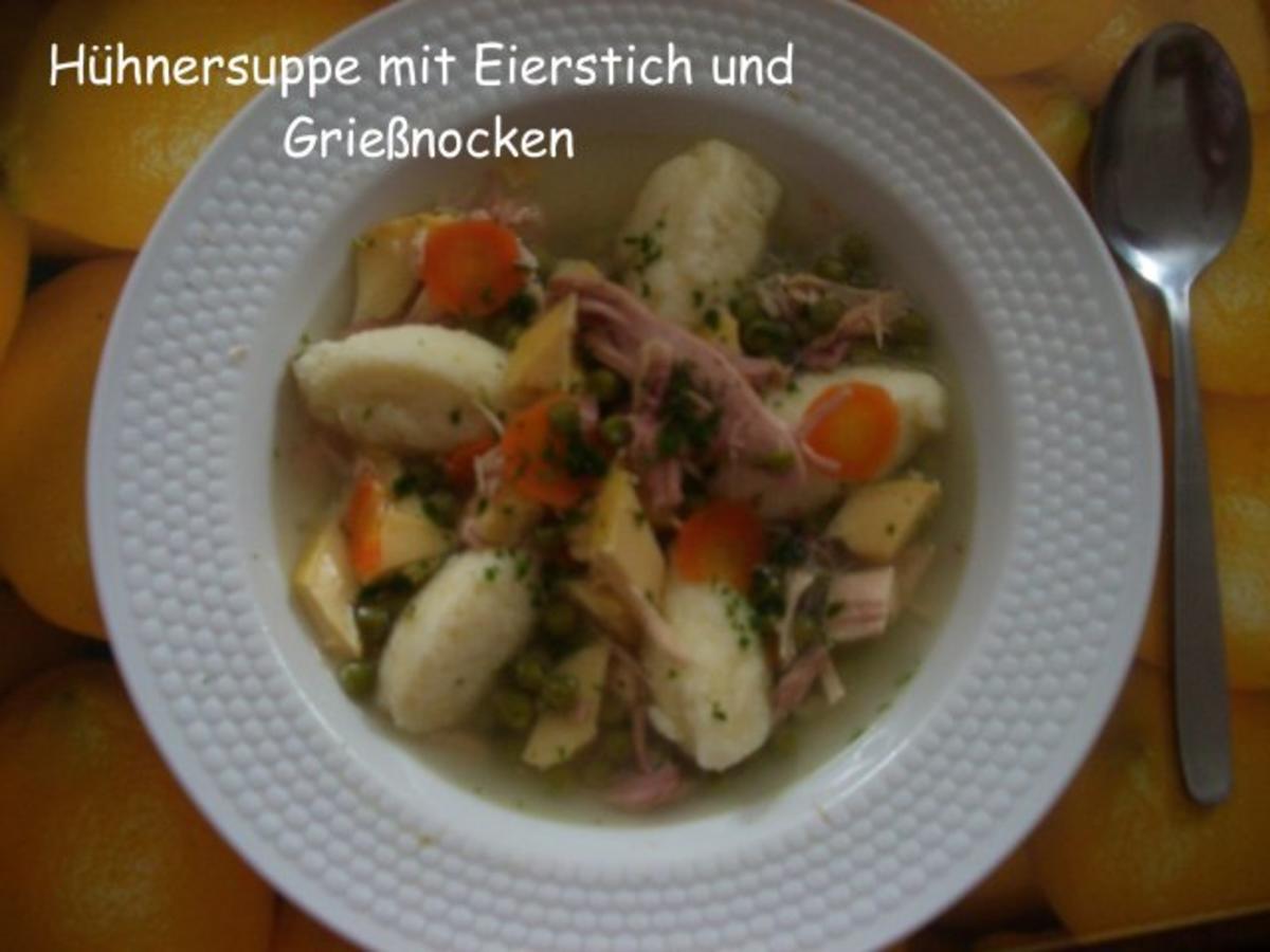 Hühnersuppe mit Eierstich und Grießnocken - Rezept - kochbar.de