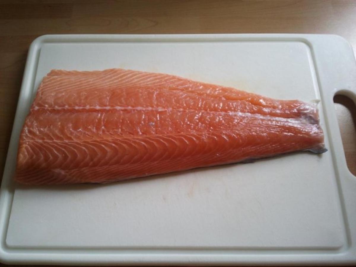 Lachs auf Zedernholz gegrillt - Rezept mit Bild - kochbar.de
