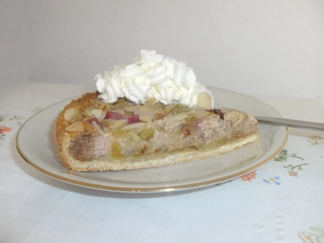 Rezept: Mandeltarte mit Rhabarber Bild Nr. 2 Mandeltarte mit Rhabarber - Rezept - Bild Nr. 2