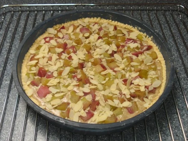 Rezept: Mandeltarte mit Rhabarber Bild Nr. 6 Mandeltarte mit Rhabarber - Rezept - Bild Nr. 6