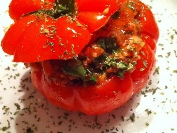 Rezept: Gefüllte Fleischtomaten mit Bulgur und mediteranen Gemüse Gefüllte Fleischtomaten mit Bulgur und mediteranen Gemüse - Rezept