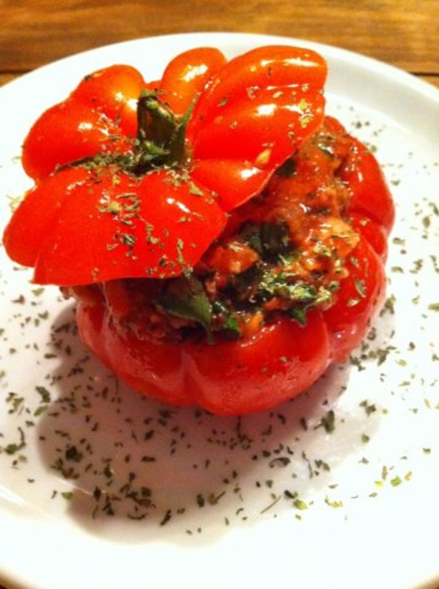 Gefüllte Fleischtomaten mit Bulgur und mediteranen Gemüse - Rezept ...