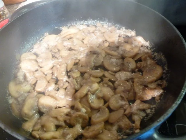 Kalbsschnitzel mit einem schwarzen Gemüse - Rezept - Bild Nr. 5