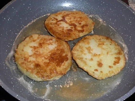 Gemüse: Kohlrabischeiben gebraten an Broccoli-Frischkäsesoße - Rezept - Bild Nr. 2