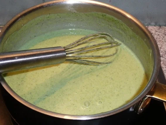 Gemüse: Kohlrabischeiben gebraten an Broccoli-Frischkäsesoße - Rezept - Bild Nr. 3