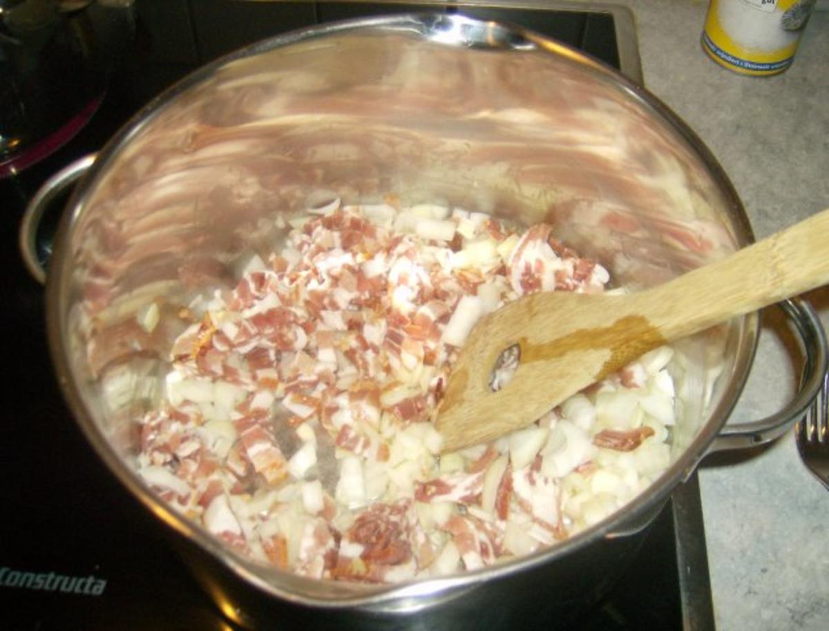 Zwiebel Speck Sauerkraut mit Kasseler und Petersilienkartoffeln - Rezept - Bild Nr. 3