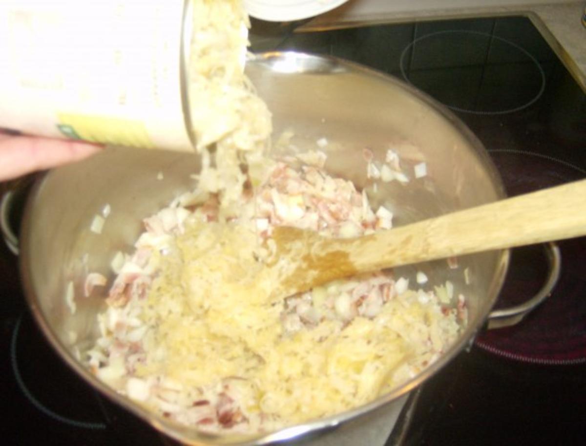 Zwiebel Speck Sauerkraut mit Kasseler und Petersilienkartoffeln - Rezept - Bild Nr. 4