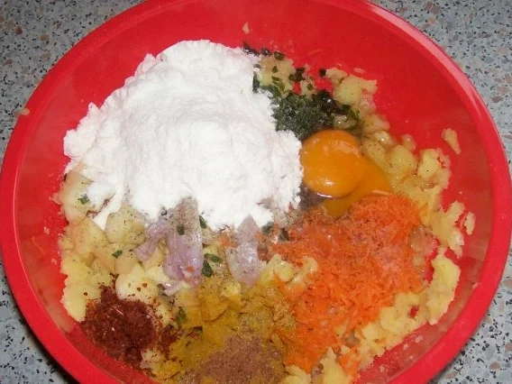 Rezept: Beilagen/Hauptgericht: Kartoffel-Apfel-Plätzchen mit Aprikosen-Schmand-Dip Bild Nr. 2 Beilagen/Hauptgericht: Kartoffel-Apfel-Plätzchen mit Aprikosen-Schmand-Dip - Rezept - Bild Nr. 2