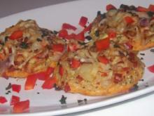 Vorspeise/Snack: Kleine Zwiebelfladen mit Paprika und Chorizo - Rezept