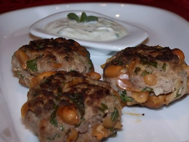 Rezept: Erdnuss-Lamm-Klößchen Bild Nr. 2 Erdnuss-Lamm-Klößchen - Rezept - Bild Nr. 2