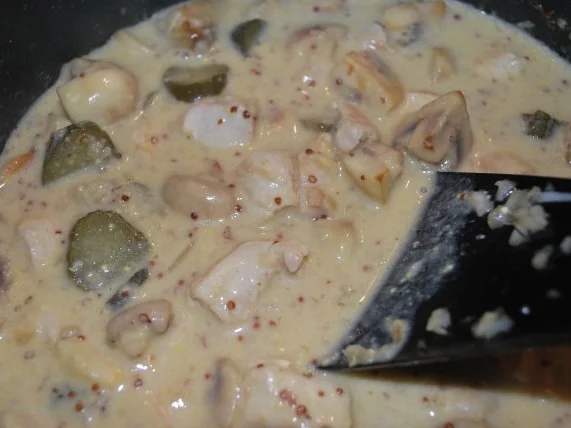 Rezept: Putengulasch á la Stroganoff Bild Nr. 2 Putengulasch á la Stroganoff - Rezept - Bild Nr. 2