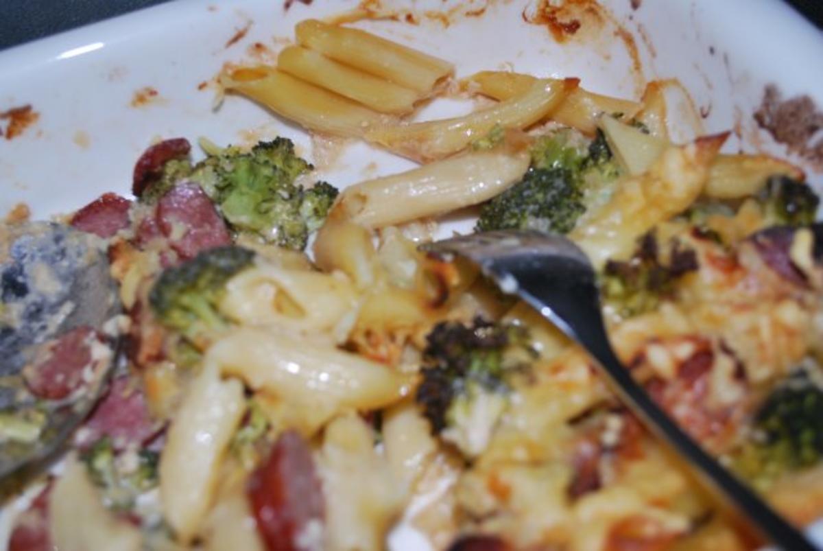 Deftiger Nudelauflauf mit Cabanossi und Broccoli in Parmesansauce - Rezept - Bild Nr. 4
