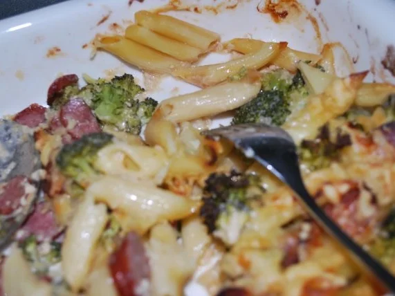 Rezept: Deftiger Nudelauflauf mit Cabanossi und Broccoli in Parmesansauce Bild Nr. 4 Deftiger Nudelauflauf mit Cabanossi und Broccoli in Parmesansauce - Rezept - Bild Nr. 4