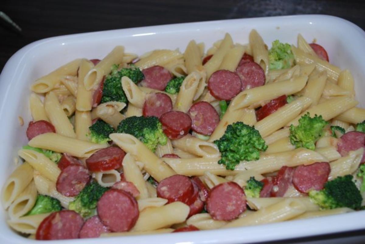 Deftiger Nudelauflauf mit Cabanossi und Broccoli in Parmesansauce - Rezept - Bild Nr. 2