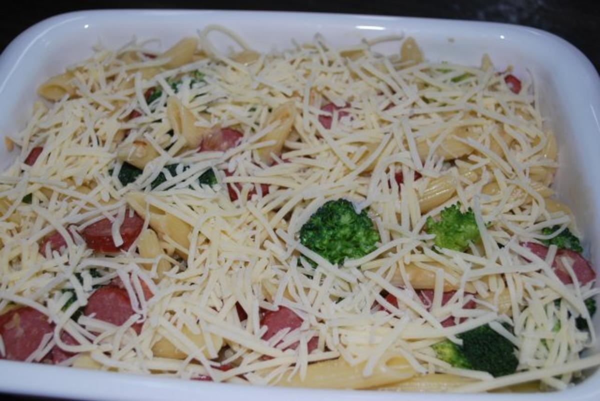 Deftiger Nudelauflauf mit Cabanossi und Broccoli in Parmesansauce - Rezept - Bild Nr. 3