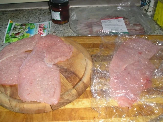 Rezept: Mediterrane Putenröllchen in pikanter Paprika-Tomatensoße Bild Nr. 2 Mediterrane Putenröllchen in pikanter Paprika-Tomatensoße - Rezept - Bild Nr. 2