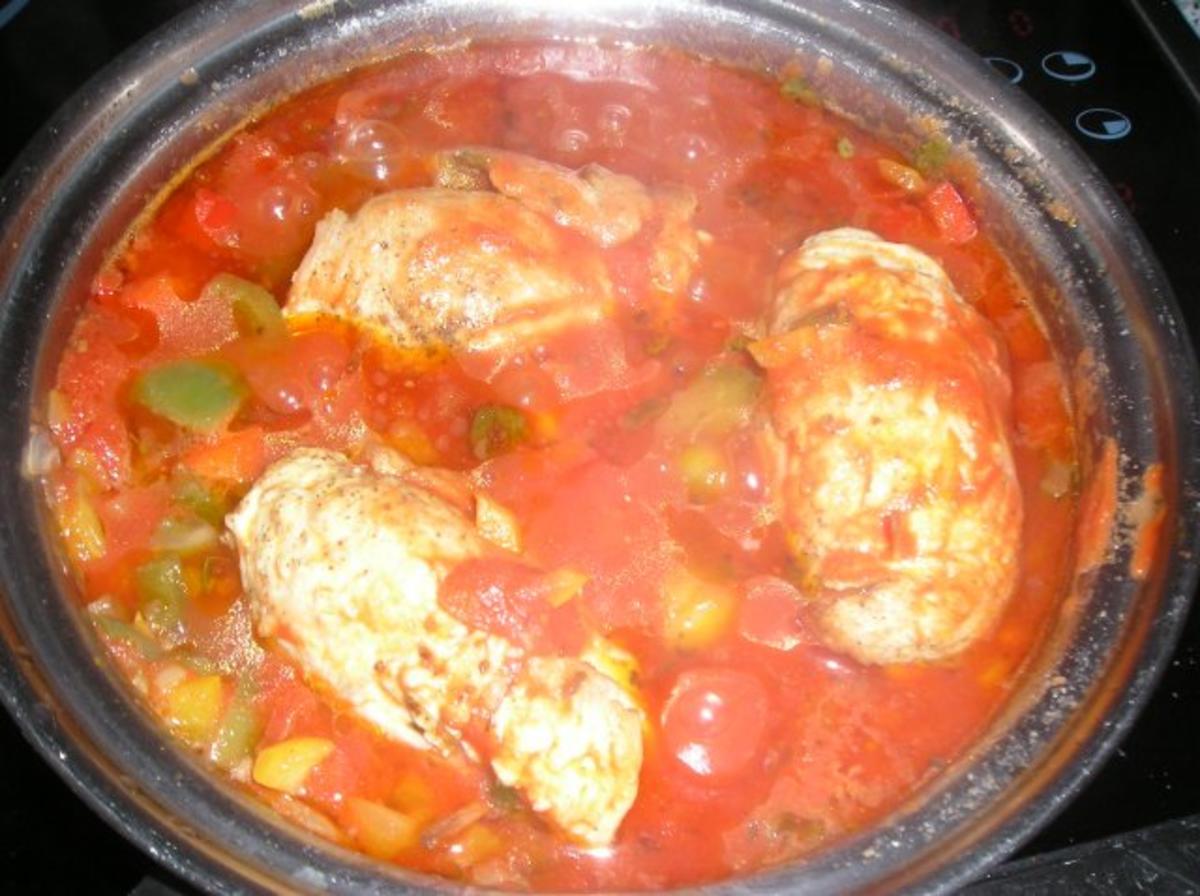 Mediterrane Putenröllchen in pikanter Paprika-Tomatensoße - Rezept - Bild Nr. 4