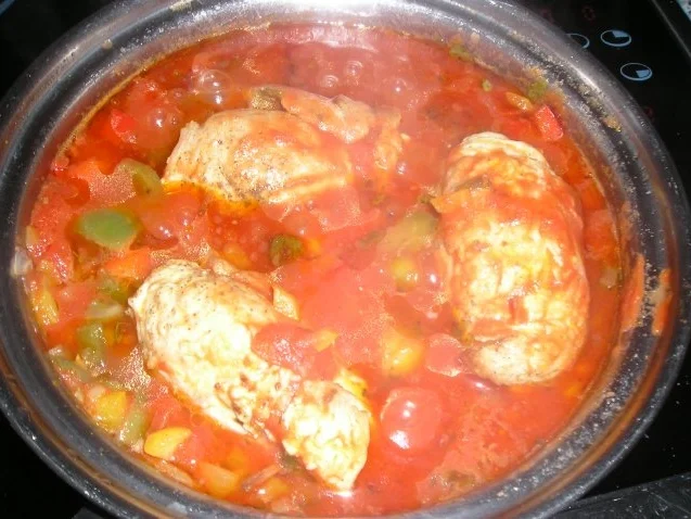 Rezept: Mediterrane Putenröllchen in pikanter Paprika-Tomatensoße Bild Nr. 4 Mediterrane Putenröllchen in pikanter Paprika-Tomatensoße - Rezept - Bild Nr. 4