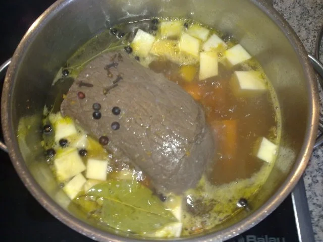 Rezept: Sauerbraten mit Semmelknödel Bild Nr. 2 Sauerbraten mit Semmelknödel - Rezept - Bild Nr. 2