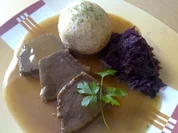Sauerbraten mit Semmelknödel - Rezept