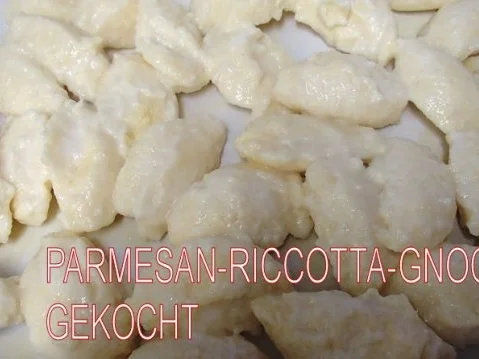 Rezept: Gnocchi di Ricotta-Parmigiano Pomodoro Bild Nr. 12 Gnocchi di Ricotta-Parmigiano Pomodoro - Rezept - Bild Nr. 12