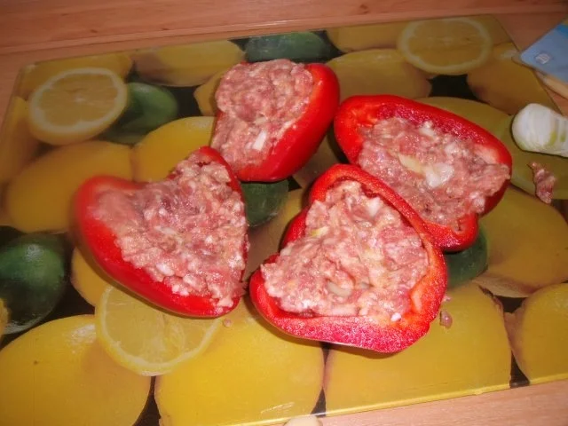 Rezept: gefüllte Paprikaschoten im Backofen gegart und mit Käse überbacken Bild Nr. 4 gefüllte Paprikaschoten im Backofen gegart und mit Käse überbacken - Rezept - Bild Nr. 4