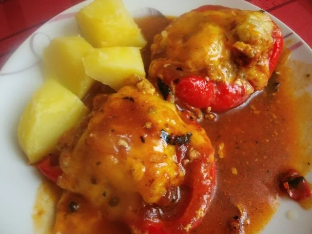 Rezept: gefüllte Paprikaschoten im Backofen gegart und mit Käse überbacken Bild Nr. 12 gefüllte Paprikaschoten im Backofen gegart und mit Käse überbacken - Rezept - Bild Nr. 12