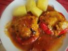 gefüllte Paprikaschoten im Backofen gegart und mit Käse überbacken - Rezept