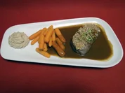 Rinderfilet in Wacholder-Nuss-Kruste mit Schokobiersoße an Maronenpüree - Rezept