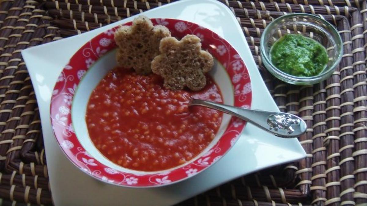 Bilder für Tomatensuppe mit Graupen und Basilikum Pesto - Rezept