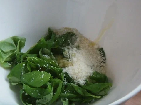 Tomatensuppe mit Graupen und Basilikum Pesto - Rezept - Bild Nr. 4