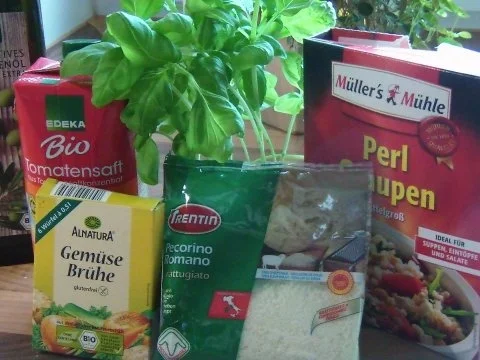 Tomatensuppe mit Graupen und Basilikum Pesto - Rezept - Bild Nr. 2