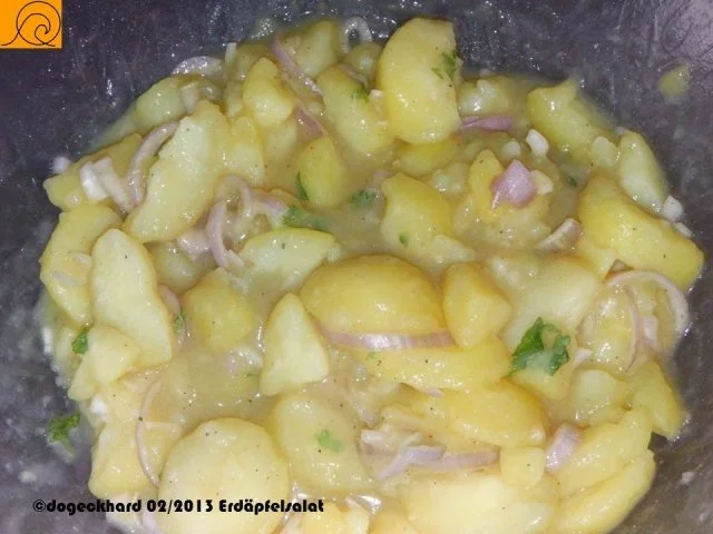 Backhendl mit hausgemachtem Erdäpfelsalat - Rezept - Bild Nr. 7
