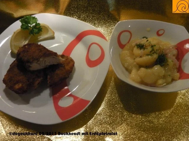 Backhendl mit hausgemachtem Erdäpfelsalat - Rezept - Bild Nr. 2