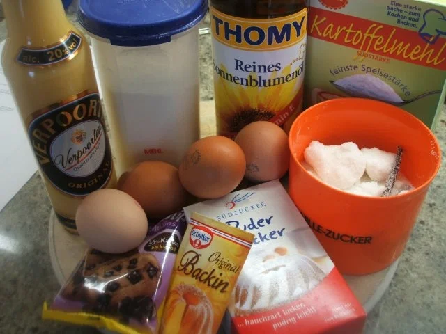 Backen: Eierlikörkuchen mit Schokoladenstückchen - Rezept - Bild Nr. 2