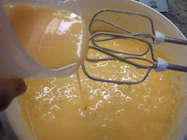 Backen: Eierlikörkuchen mit Schokoladenstückchen - Rezept - Bild Nr. 4