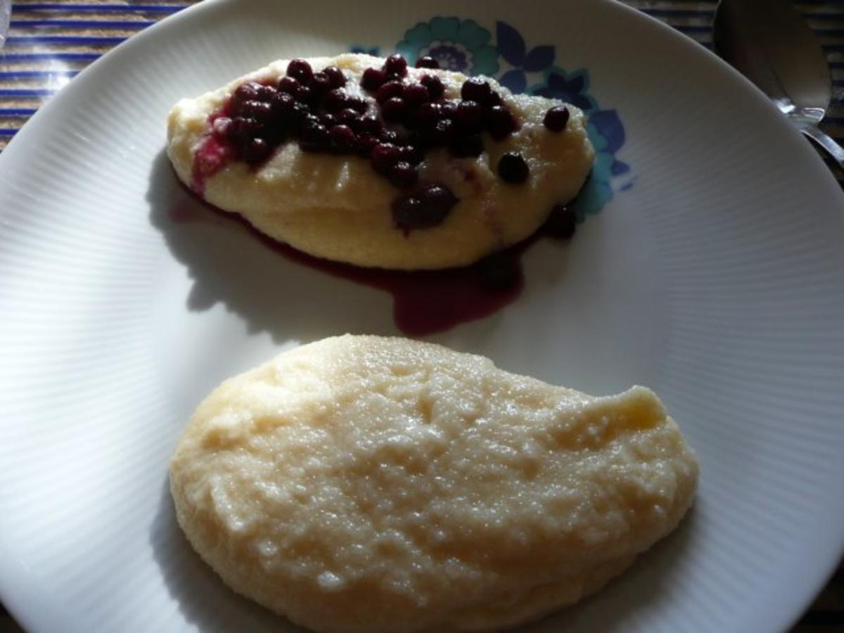 Grießbrei &amp; Heidelbeeren - schnell &amp; einfach - 77 kcal/100g