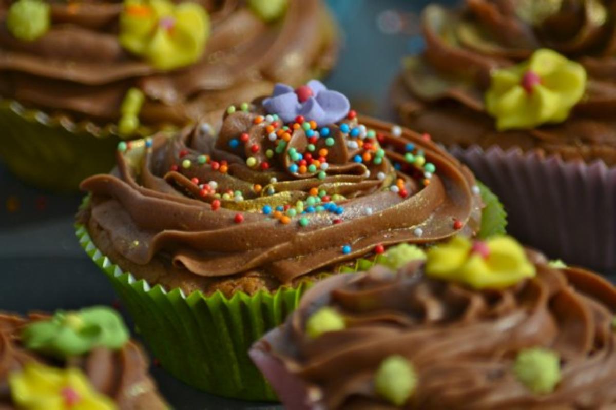 Schokoladen Cupcakes mit Schoko-Topping - Rezept - Bild Nr. 3