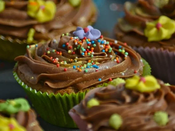 Schokoladen Cupcakes mit Schoko-Topping - Rezept - Bild Nr. 3