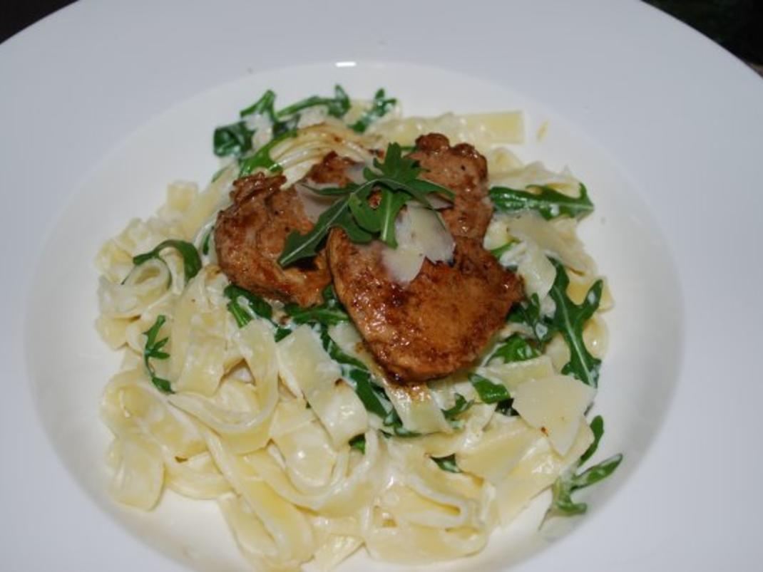 Tagliatelle in feiner Zitronen Mascarpone Sauce mit Schweinemedaillons ...
