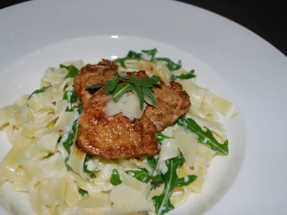 Tagliatelle in feiner Zitronen-Mascarpone-Sauce mit Schweinemedaillons in Zitronenbutter - Rezept - Bild Nr. 2