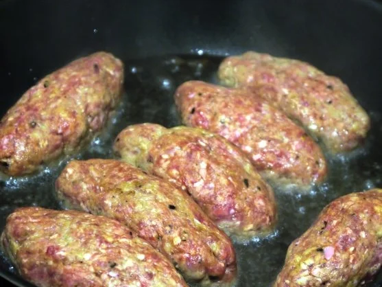 Rezept: Curry-Quinoa mit Curry-Hackröllchen und Knoblauch-Zitronen-Dip Bild Nr. 12 Curry-Quinoa mit Curry-Hackröllchen und Knoblauch-Zitronen-Dip - Rezept - Bild Nr. 12