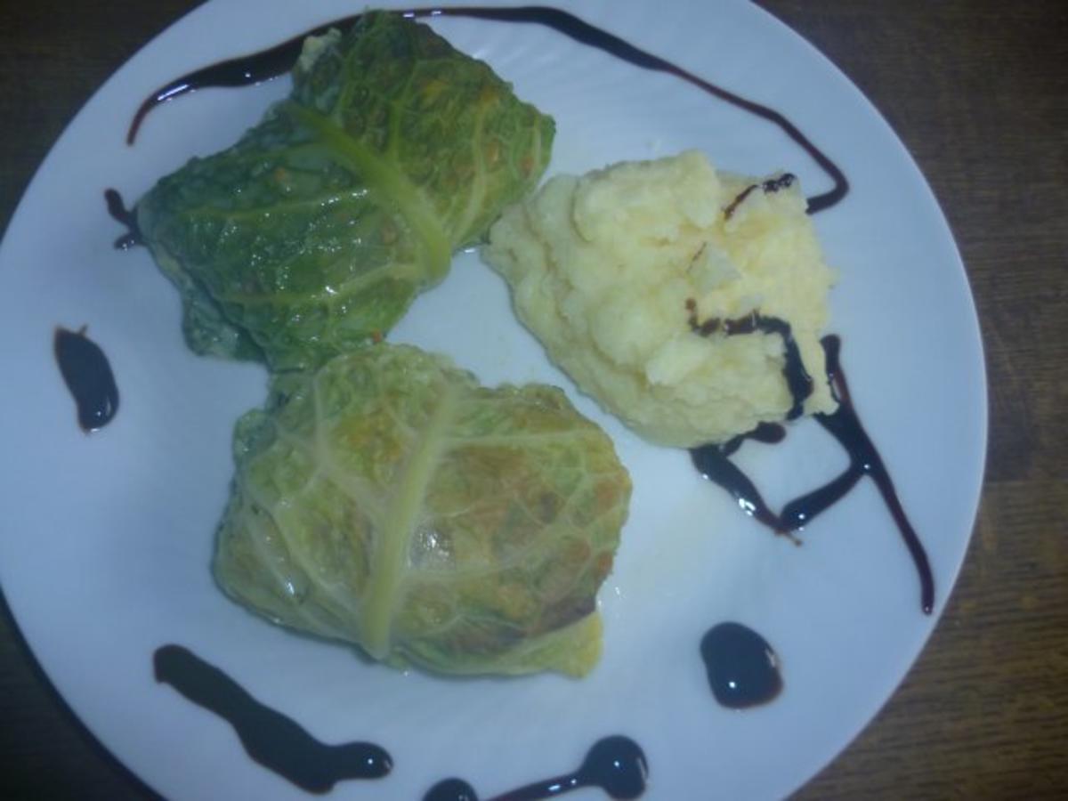 Wirsing gefüllt mit Porree und Pilzen - Rezept - kochbar.de