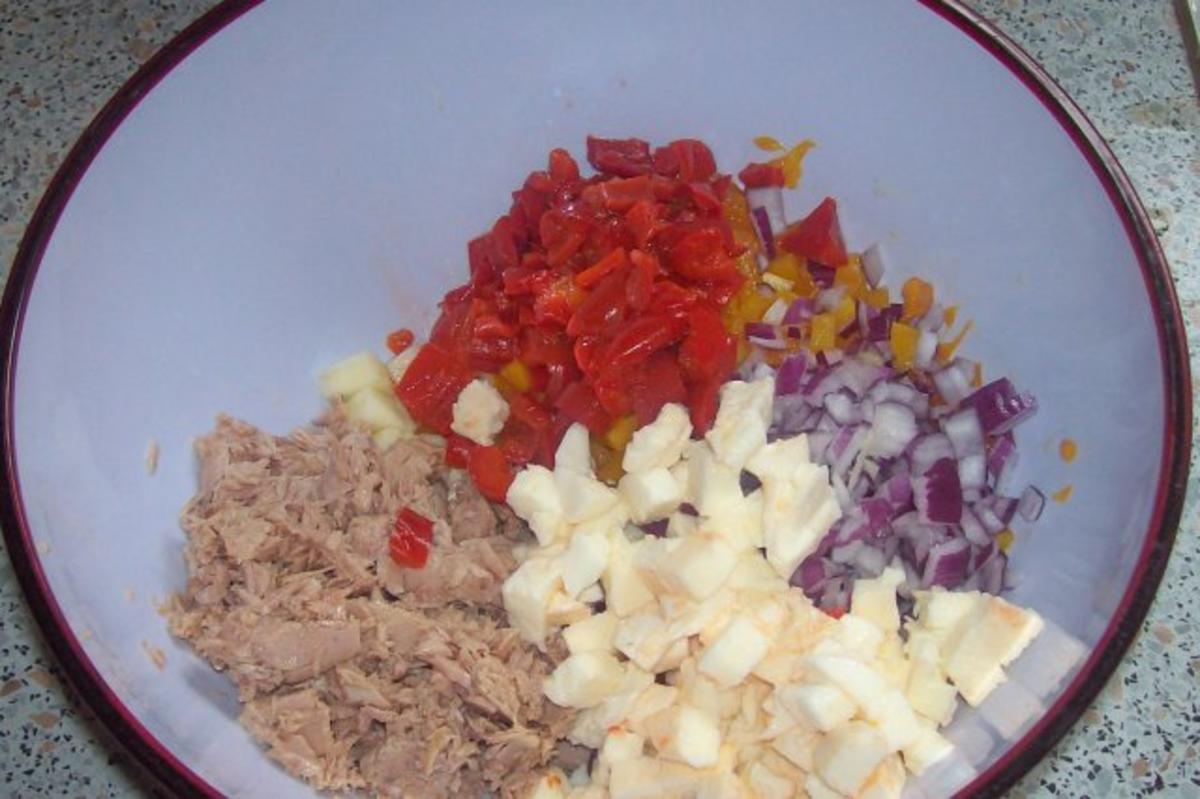 Fruchtiger Thunfisch-Reis-Salat mit Mandarinen, Bacon und Mozzarella - Rezept - Bild Nr. 4