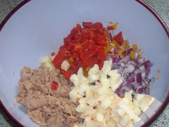 Fruchtiger Thunfisch-Reis-Salat mit Mandarinen, Bacon und Mozzarella - Rezept - Bild Nr. 4